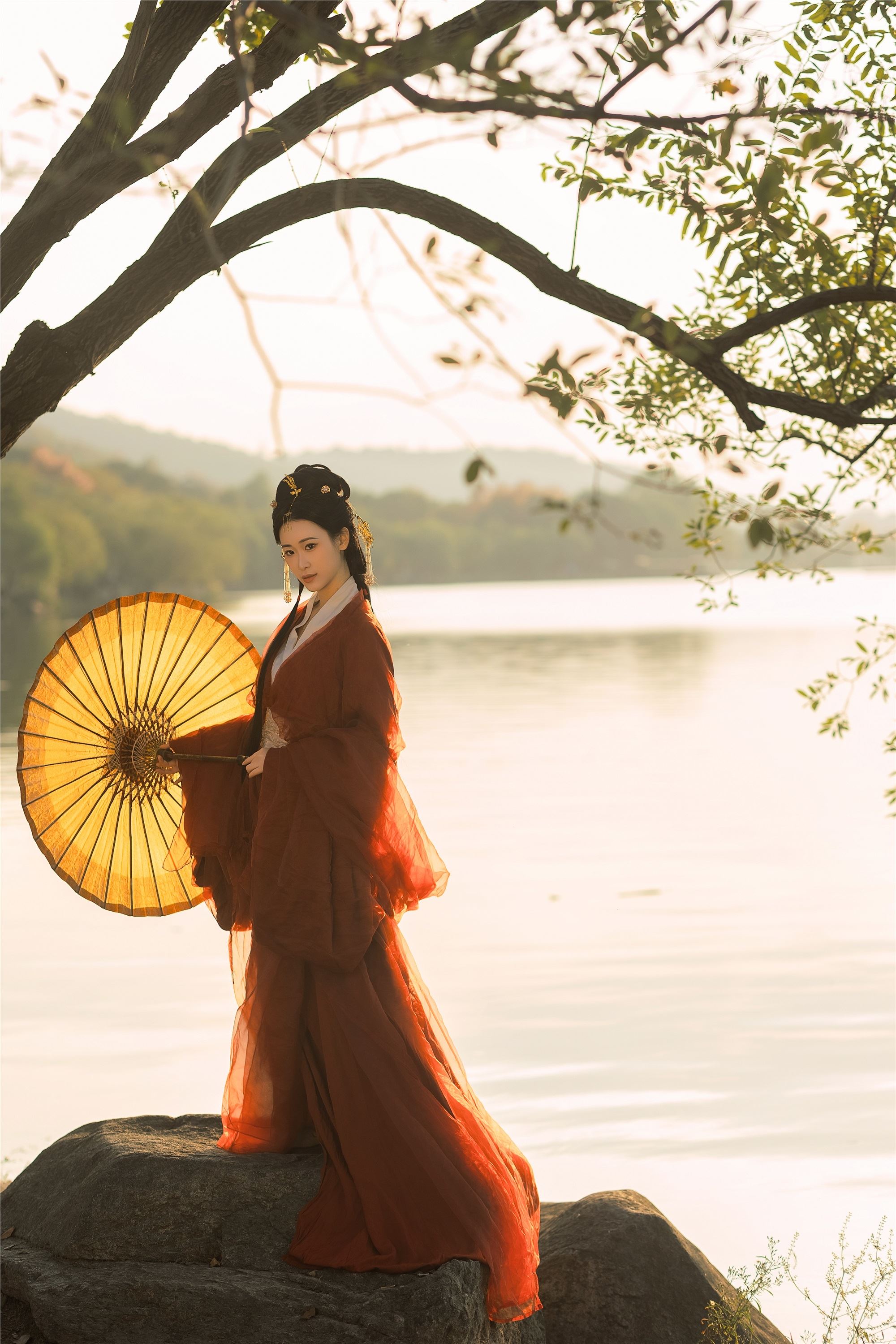 YITUYU艺图语 2025.01.27 落日熔金 江月月月